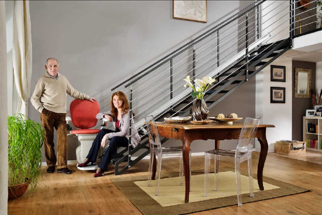 Amada Asansor Merdiven asansoru.png