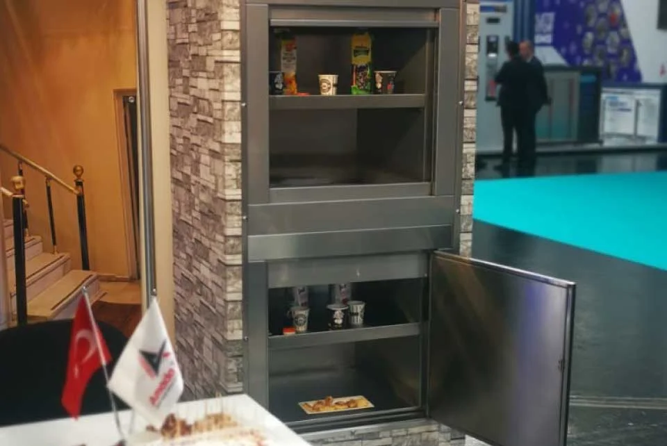 DUMBWAITER LIFT IN HOSPITALS